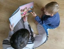 Opinión de clienta sobre el cuento Los 5 Poderes Mágicos de Jana Foto de clienta satisfecha mostrando su reseña sobre el cuento infantil Los cinco poderes mágicos de Jana